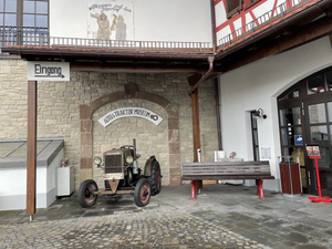 Eingang Traktormuseum in Gebhardsweiler