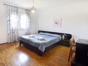 23972535-Ferienwohnung-6-Umag-300x225-2