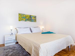 23561599-Ferienwohnung-4-Umag-300x225-4