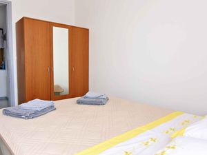 23768418-Ferienwohnung-5-Umag-300x225-3