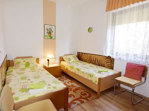 23768987-Ferienwohnung-6-Umag-300x225-5