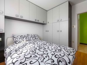 23771825-Ferienwohnung-6-Umag-300x225-4