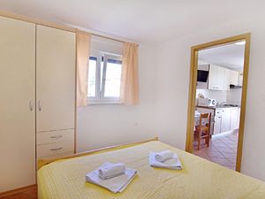 23560542-Ferienwohnung-3-Umag-300x225-5