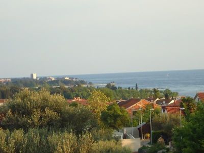 Der Blick auf das Meer und den Bereich Punta Umag vom Balkon aus