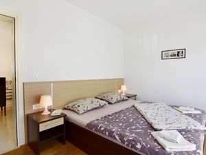 23302051-Ferienwohnung-4-Umag-300x225-4