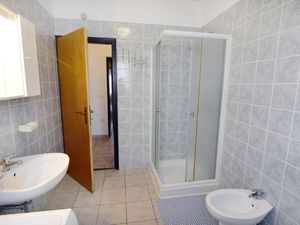 23972536-Ferienwohnung-8-Umag-300x225-4