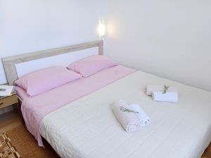 23972537-Ferienwohnung-4-Umag-300x225-4