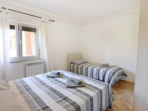 23560882-Ferienwohnung-6-Umag-300x225-5