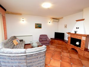 23946625-Ferienwohnung-8-Umag-300x225-4