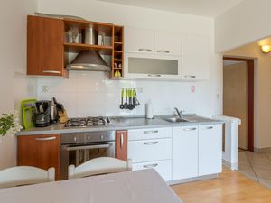 23726218-Ferienwohnung-4-Umag-300x225-5