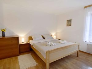 23781594-Ferienwohnung-4-Umag-300x225-3