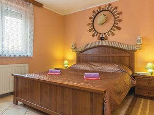 19308130-Ferienwohnung-4-Umag-300x225-4