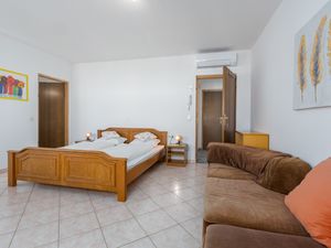 23650736-Ferienwohnung-2-Umag-300x225-4