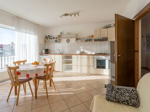 23650733-Ferienwohnung-4-Umag-300x225-4