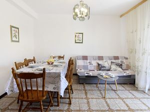 23955522-Ferienwohnung-6-Umag-300x225-1