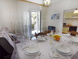 23955522-Ferienwohnung-6-Umag-300x225-3