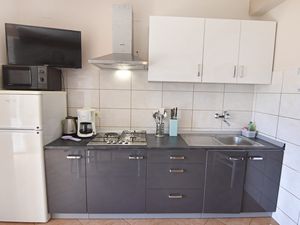 23980599-Ferienwohnung-4-Umag-300x225-5