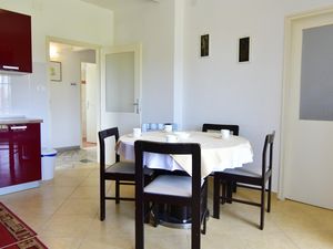 23980665-Ferienwohnung-6-Umag-300x225-5