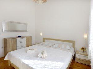 23980668-Ferienwohnung-4-Umag-300x225-5