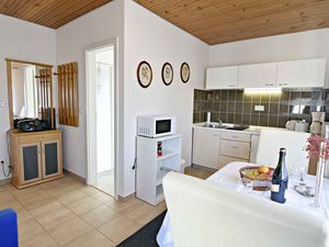 23980672-Ferienwohnung-2-Umag-300x225-4