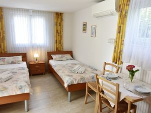 23980742-Ferienwohnung-2-Umag-300x225-5