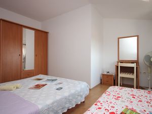 23929655-Ferienwohnung-6-Umag-300x225-5