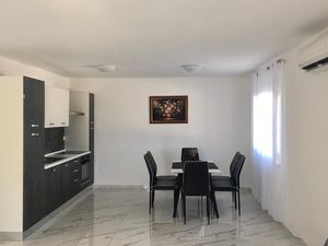 24043762-Ferienwohnung-5-Umag-300x225-5