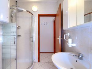 23842240-Ferienwohnung-4-Umag-300x225-1