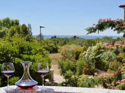 Der Balkon mit weitem Meerblick