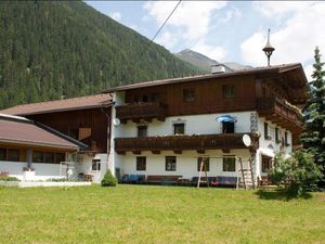 Wiesenhof im Sommer Wiesenhof im Sommer