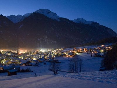 Umhausen bei Nacht