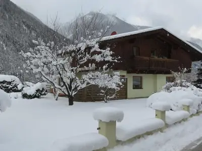 Das Haus von aussen im Winter Das Haus von aussen im Winter