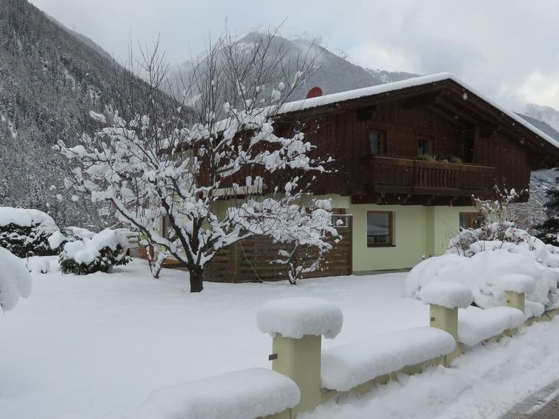 Das Haus von aussen im Winter