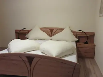 Schlafzimmer 1 mit Doppelbett Schlafzimmer 1 mit Doppelbett