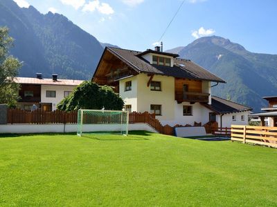 Ferienhaus Tirol im Ötztal - kleiner Sportplatz nebenan