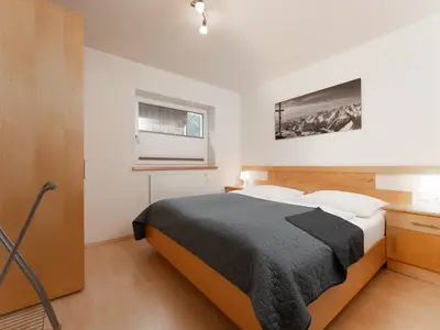 Schlafzimmer 1