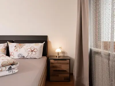 Schlafzimmer 2  mit Waschbecken