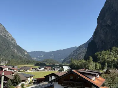 Lehn-Platzl mit der Engelswand