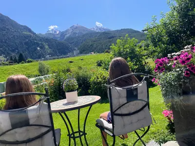 Garten mit Blick in die Bergwelt