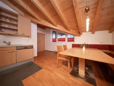 Küche mit Esstisch - Arche Dorfzentrum