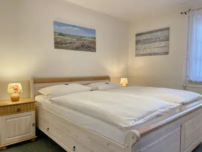 fewo1-schlafzimmer-betten