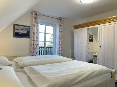 fewo3-elternschlafzimmer-schrankblick