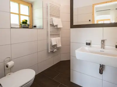 WC und Waschtisch