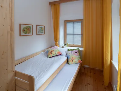 Schlafzimmer mit zwei Betten