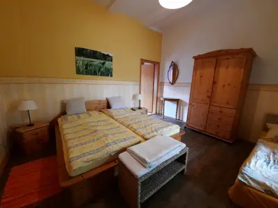 Schlafzimmer 1 mit Zustellbett