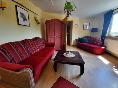 Eingangsbereich und Wohnzimmer