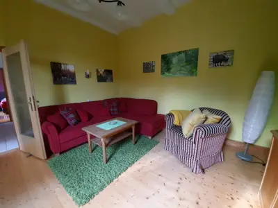 Wohnzimmer mit Schlafsofa