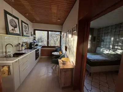Küche mit Blick zum Schlafzimmer