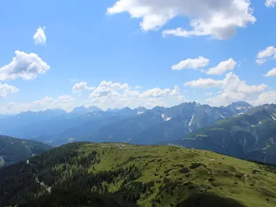 Kircher Alm mit Blick ins Lesachtal