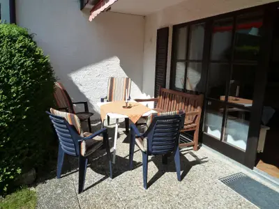 Terrasse mit Gartenmöbel